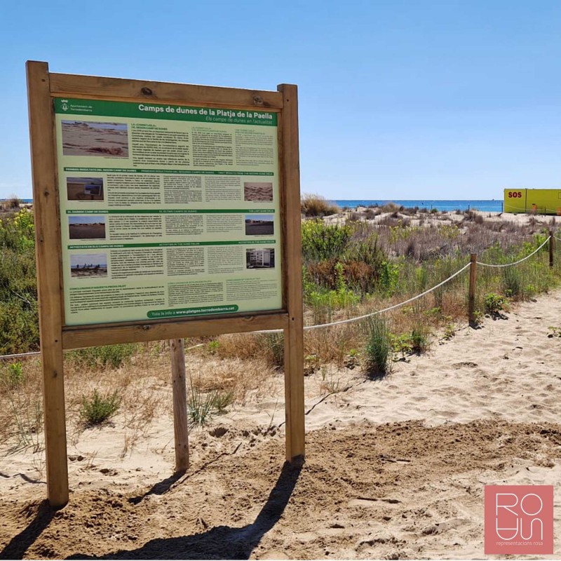 Cartellera de fusta per Dunes plafó fabricat amb STRATIMAGE